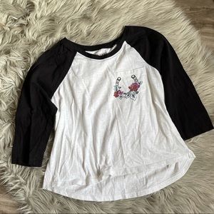 Women’s Baseball Tee Horse Shoe Pocket